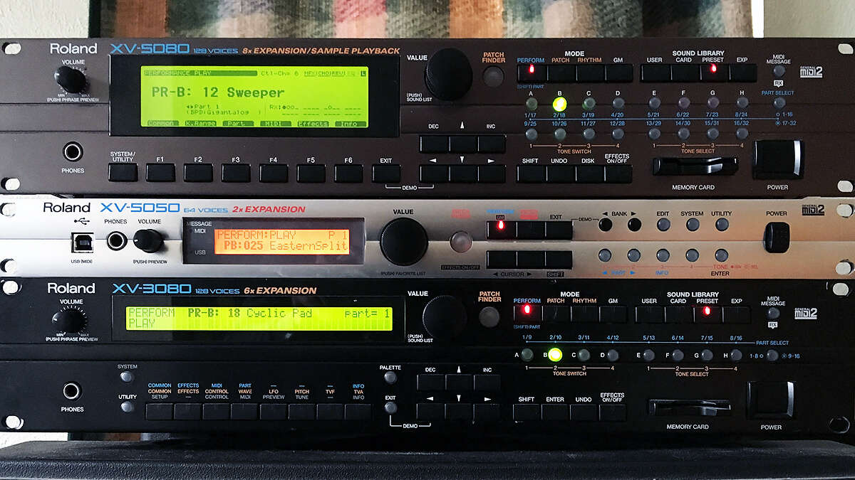 美品 ローランド R-8M Roland ドラム音源モジュール 完動品 飛び込も